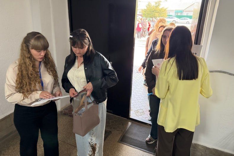 Всероссийская акция «Сдаем вместе. День сдачи ЕГЭ родителями» состоялась в Свердловске Всероссийская акция «Сдаем вместе. День сдачи ЕГЭ родителями» состоялась в Свердловске