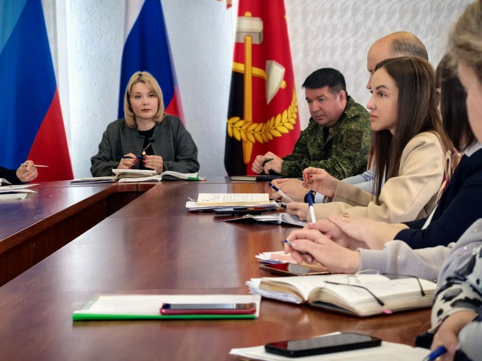 Сегодня временно исполняющий полномочия Главы Краснодонского муниципального округа Анна Гончарова провела расширенное аппаратное совещание с руководителями структурных подразделений Администрации, а также начальниками... Сегодня временно исполняющий полномочия Главы Краснодонского муниципального округа Анна Гончарова провела расширенное аппаратное совещание с руководителями структурных подразделений Администрации, а также начальниками...