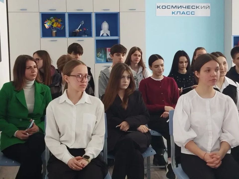 Сегодня в Ровеньковской гимназии №1 им. Г.С. Шонина прошла встреча в рамках направления «ГосСтарт.Диалог» программы «ГосСтарт Сегодня в Ровеньковской гимназии №1 им. Г.С. Шонина прошла встреча в рамках направления «ГосСтарт.Диалог» программы «ГосСтарт