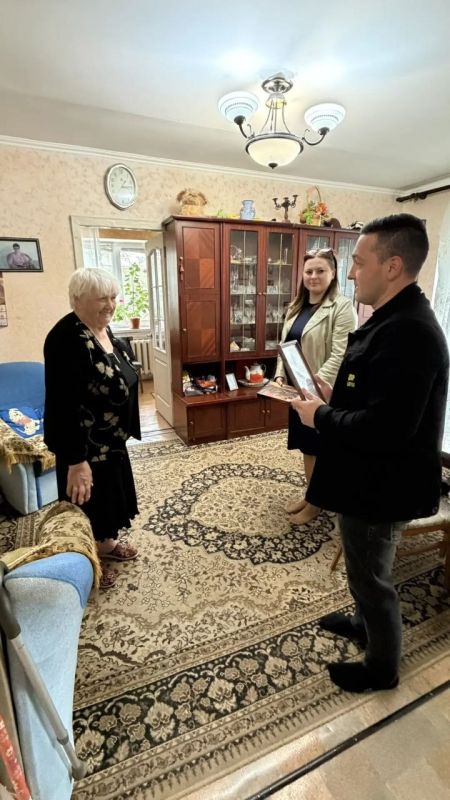 Галина Дуброва: Вместе с Арсеном Сержданом мы накануне праздника Дня ветерана органов внутренних дел и внутренних войск МВД заехали в гости к замечательной женщине – Селиховой Валентине Васильевне Галина Дуброва: Вместе с Арсеном Сержданом мы накануне праздника Дня ветерана органов внутренних дел и внутренних войск МВД заехали в гости к замечательной женщине – Селиховой Валентине Васильевне