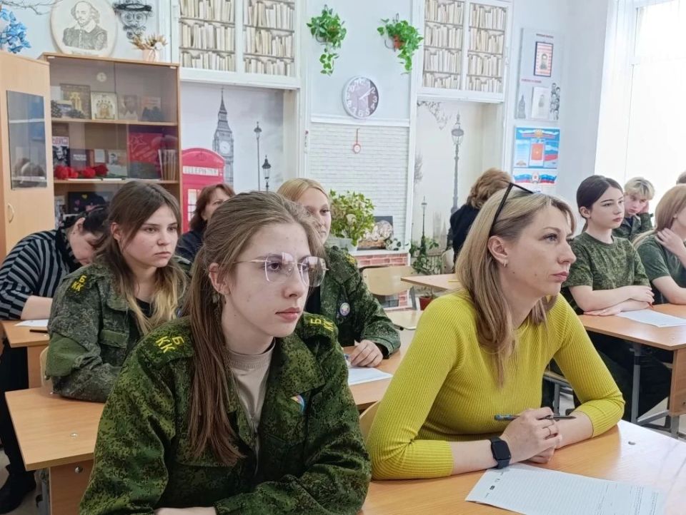 Брянковская гимназия с гордостью приняла эстафету проведения ежегодной просветительской акции «Тотальный диктант» в 2026 году, став площадкой для его проведения Брянковская гимназия с гордостью приняла эстафету проведения ежегодной просветительской акции «Тотальный диктант» в 2026 году, став площадкой для его проведения