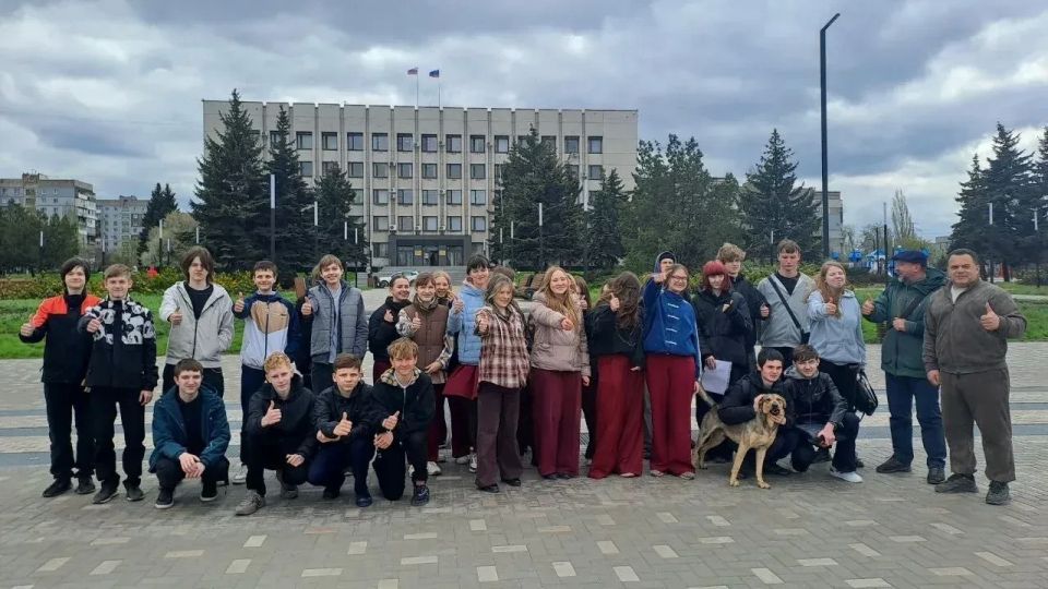 20 апреля на площади Советской состоялась общеукрепляющая зарядка «Нет наркотикам!», организованная отделом молодёжной политики при поддержке Алчевского центра физического здоровья населения «Спорт для всех» 20 апреля на площади Советской состоялась общеукрепляющая зарядка «Нет наркотикам!», организованная отделом молодёжной политики при поддержке Алчевского центра физического здоровья населения «Спорт для всех»