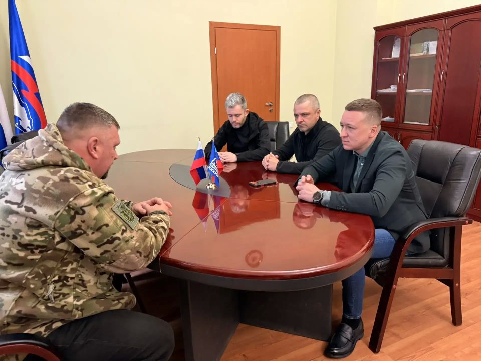 Луганские сторонники Единой России встретились с коллегами из Хабаровского края Луганские сторонники Единой России встретились с коллегами из Хабаровского края