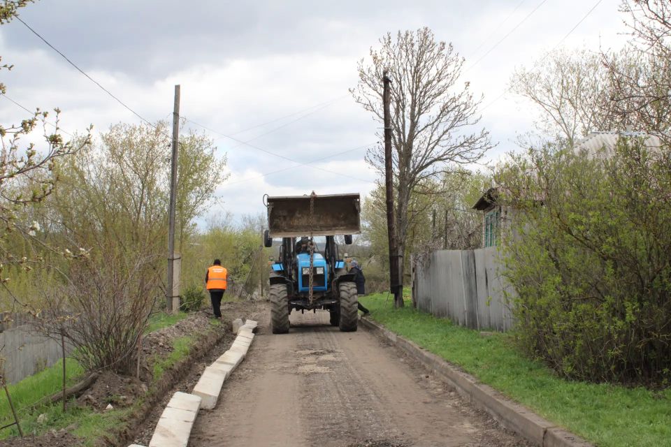 В Белокуракино приступили к ремонту дороги по переулку Новоселовский В Белокуракино приступили к ремонту дороги по переулку Новоселовский