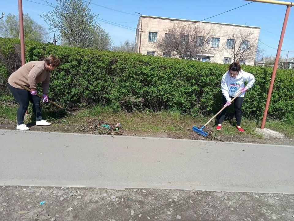 На территории поселка Успенка состоялся Всероссийский субботник На территории поселка Успенка состоялся Всероссийский субботник
