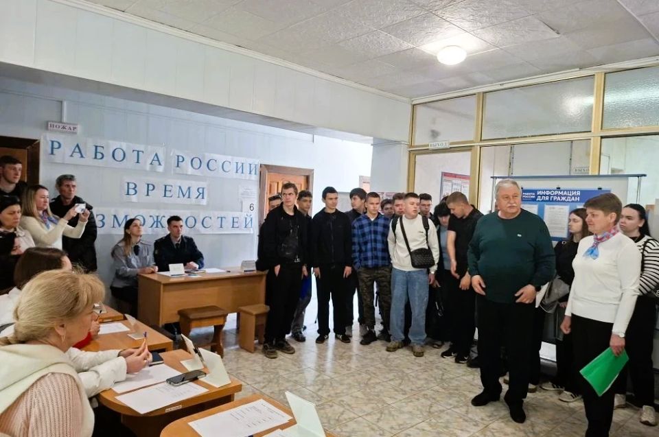 Региональный этап Всероссийской ярмарки трудоустройства прошёл в Старобельске Региональный этап Всероссийской ярмарки трудоустройства прошёл в Старобельске
