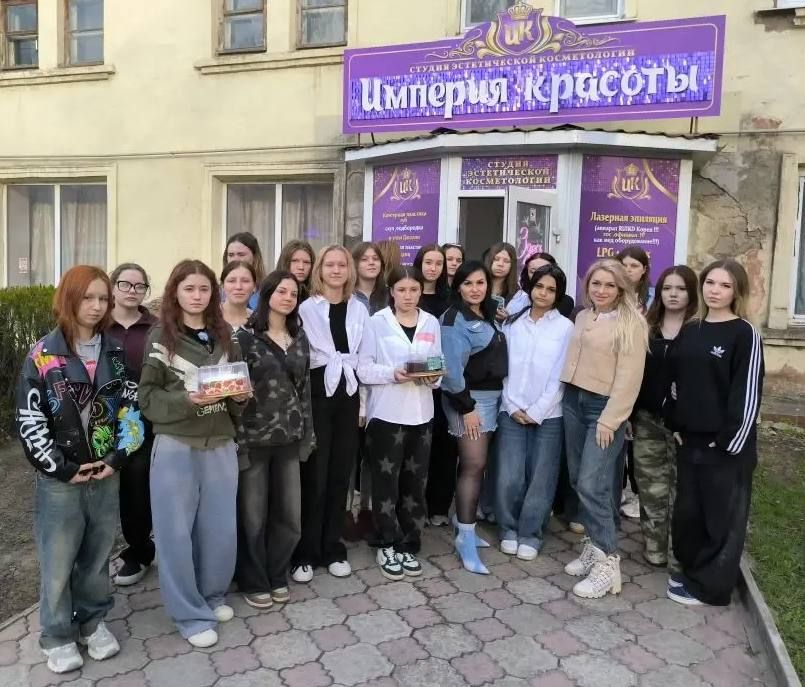 Все девочки - принцессы.. И даже если их детство отличается от привычного домашнего и с ними рядом не всегда есть родные люди, каждой девочке хочется примерить такой волшебный образ, окунуться в мир красивой сказки Все девочки - принцессы.. И даже если их детство отличается от привычного домашнего и с ними рядом не всегда есть родные люди, каждой девочке хочется примерить такой волшебный образ, окунуться в мир красивой сказки