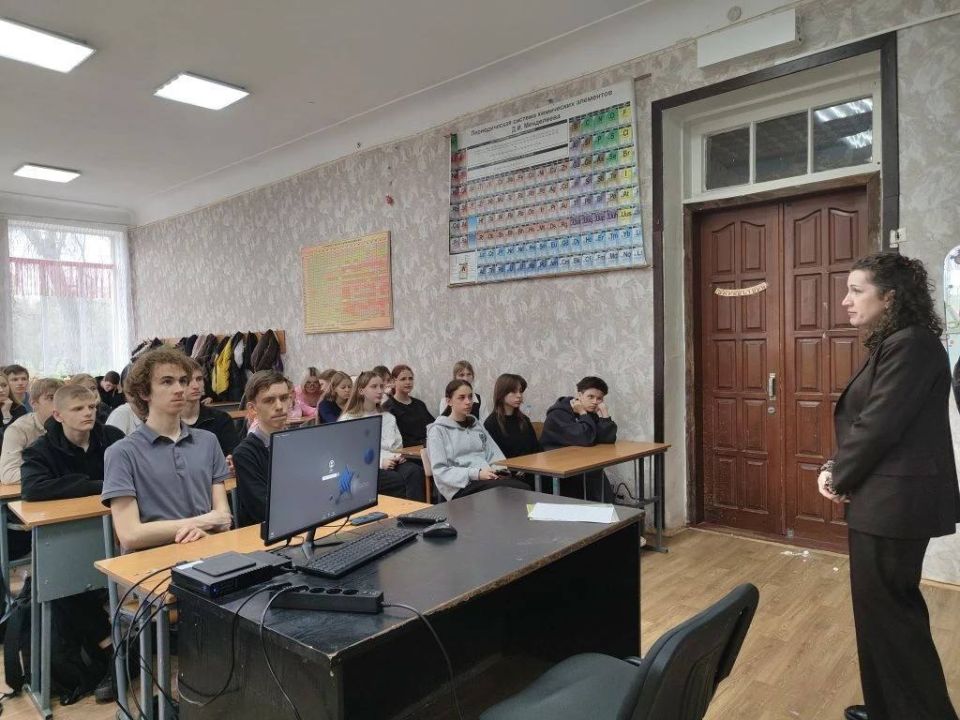 В ГБОУ ЛНР «ЛСШ №16 им. П.Б. Луспекаева» состоялась профориентационная встреча с учениками 8-10 классов и заведующим Филиалом ЦГА г. Луганска № 377 ГУП ЛНР «ЛУГМЕДФАРМ»Кляутой Яной Анатольевной В ГБОУ ЛНР «ЛСШ №16 им. П.Б. Луспекаева» состоялась профориентационная встреча с учениками 8-10 классов и заведующим Филиалом ЦГА г. Луганска № 377 ГУП ЛНР «ЛУГМЕДФАРМ»Кляутой Яной Анатольевной