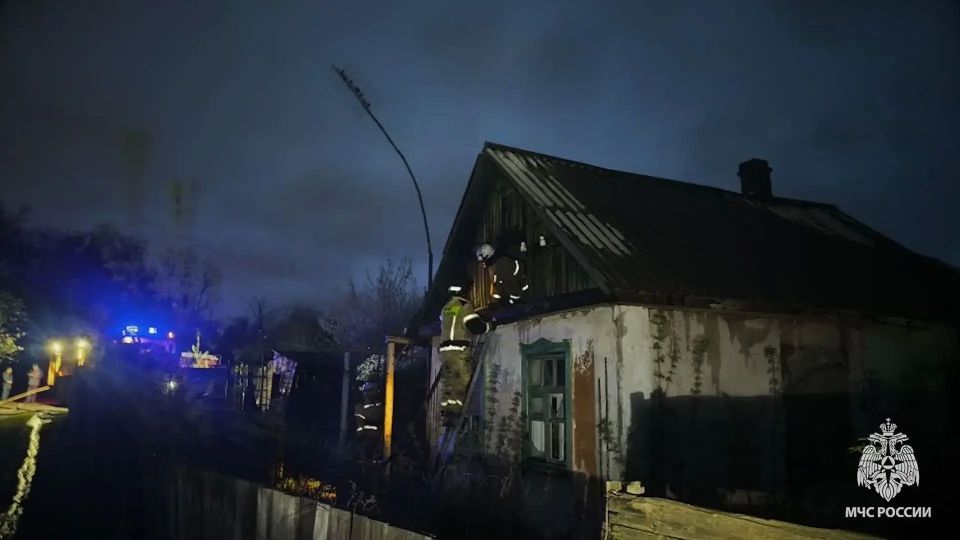 Житель Стаханова оставил без присмотра печь и лишился крыши над головой Житель Стаханова оставил без присмотра печь и лишился крыши над головой