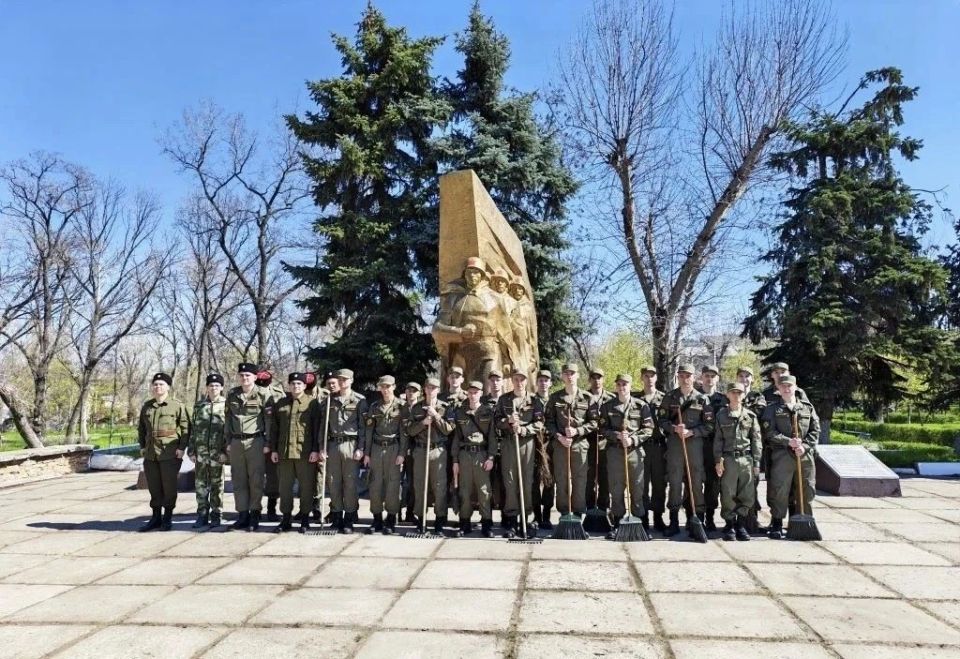 Продолжаются мероприятия по благоустройству территории города Продолжаются мероприятия по благоустройству территории города