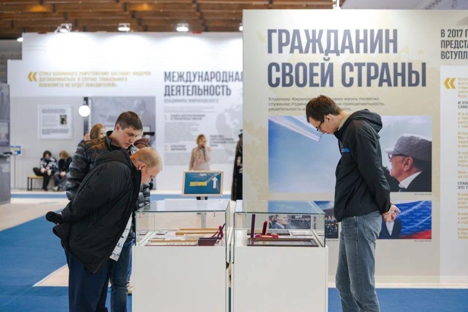«Поезд, который идёт сквозь историю» «Поезд, который идёт сквозь историю»