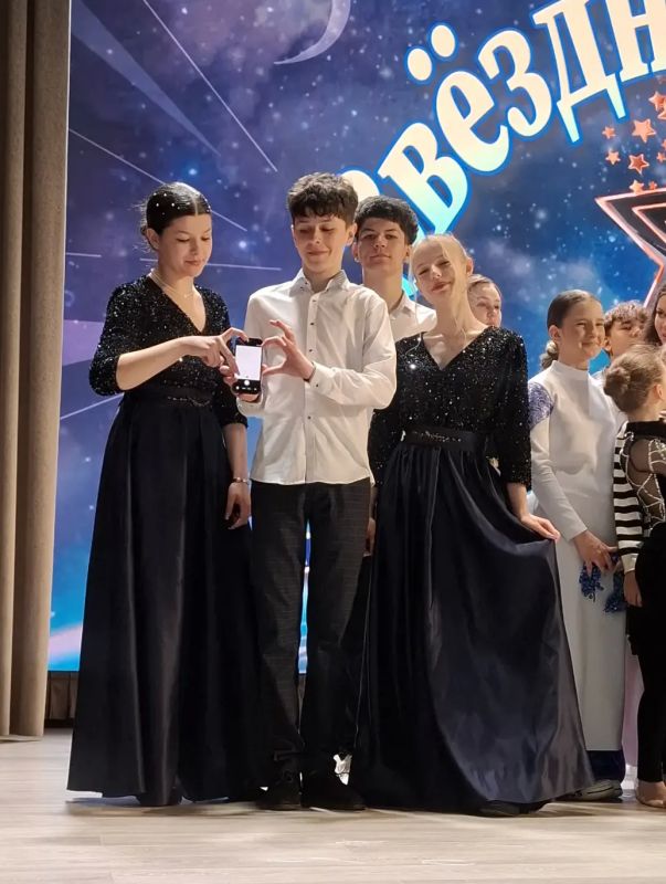 Вокалисты из Перевальского округа зажгли на конкурсе «Звёздное сияние» Вокалисты из Перевальского округа зажгли на конкурсе «Звёздное сияние»