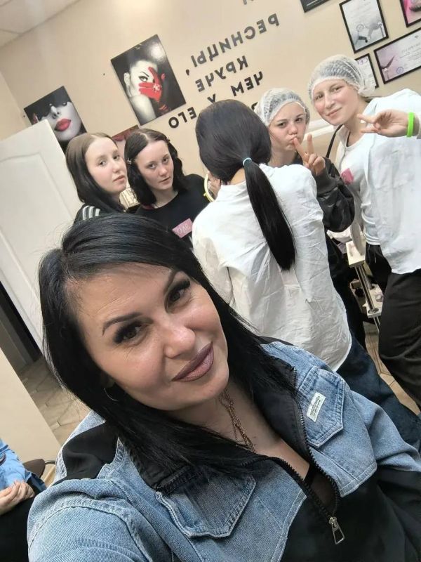 Все девочки - принцессы.. И даже если их детство отличается от привычного домашнего и с ними рядом не всегда есть родные люди, каждой девочке хочется примерить такой волшебный образ, окунуться в мир красивой сказки Все девочки - принцессы.. И даже если их детство отличается от привычного домашнего и с ними рядом не всегда есть родные люди, каждой девочке хочется примерить такой волшебный образ, окунуться в мир красивой сказки