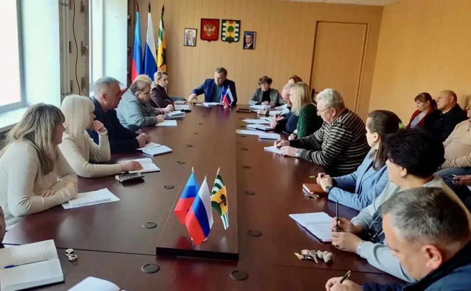 Врип главы Игорь Шмидт провел совещание с руководителями структурных подразделений городской администрации города Рубежное Врип главы Игорь Шмидт провел совещание с руководителями структурных подразделений городской администрации города Рубежное