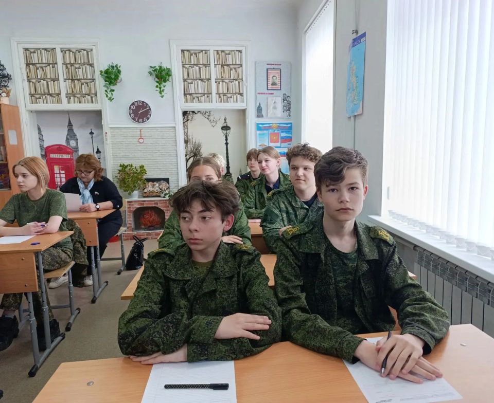 Брянковская гимназия и УВК №5 с гордостью приняли эстафету проведения ежегодной просветительской акции «Тотальный диктант» в 2026 году, став площадками для его проведения Брянковская гимназия и УВК №5 с гордостью приняли эстафету проведения ежегодной просветительской акции «Тотальный диктант» в 2026 году, став площадками для его проведения
