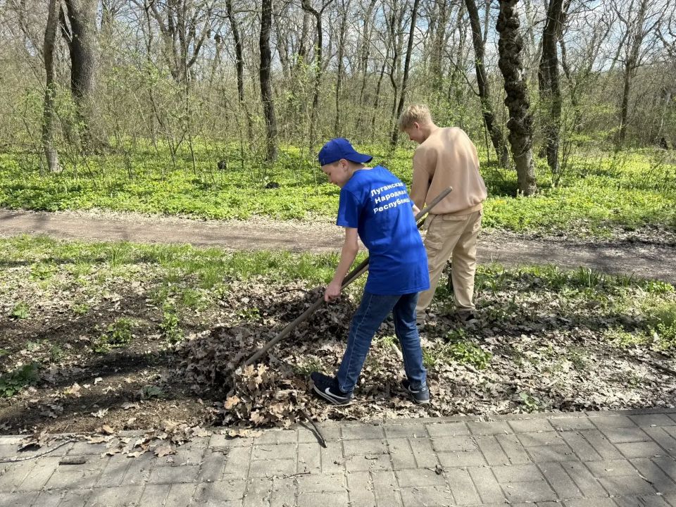 Наследие в наших руках. Учащиеся ГБОУ ЛНР «Ровеньковская гимназия №1 им. Г.С. Шонина» присоединились к акции в рамках Всероссийской недели субботников «Мы за чистоту» Наследие в наших руках. Учащиеся ГБОУ ЛНР «Ровеньковская гимназия №1 им. Г.С. Шонина» присоединились к акции в рамках Всероссийской недели субботников «Мы за чистоту»