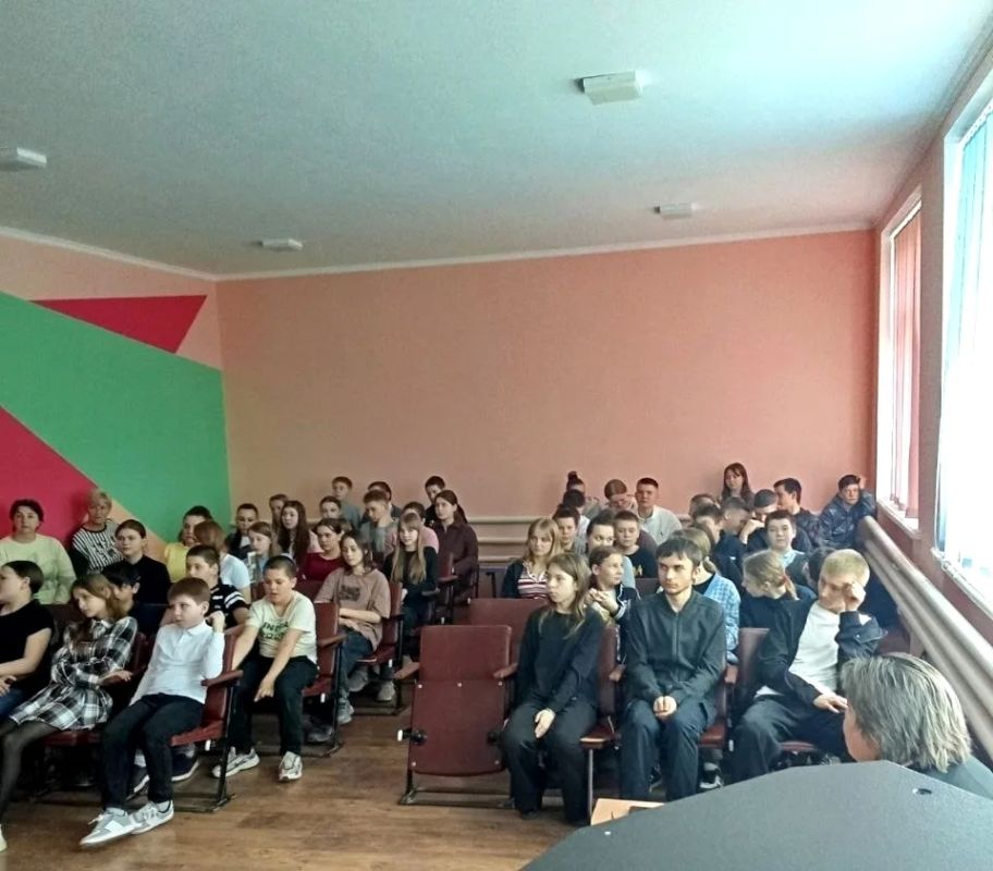 Первоцветы родного края и их роль в экосистеме: обучающимся Великоцкой средней школы рассказали о раннецветущих растениях Луганского природного заповедника Первоцветы родного края и их роль в экосистеме: обучающимся Великоцкой средней школы рассказали о раннецветущих растениях Луганского природного заповедника