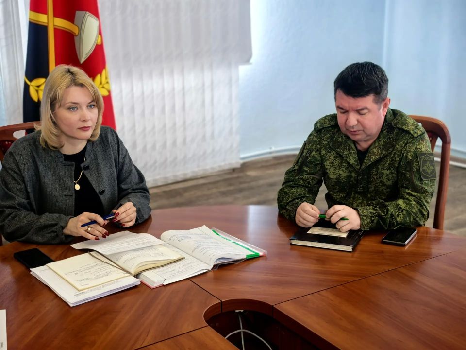 Сегодня временно исполняющий полномочия Главы Краснодонского муниципального округа Анна Гончарова провела расширенное аппаратное совещание с руководителями структурных подразделений Администрации, а также начальниками... Сегодня временно исполняющий полномочия Главы Краснодонского муниципального округа Анна Гончарова провела расширенное аппаратное совещание с руководителями структурных подразделений Администрации, а также начальниками...