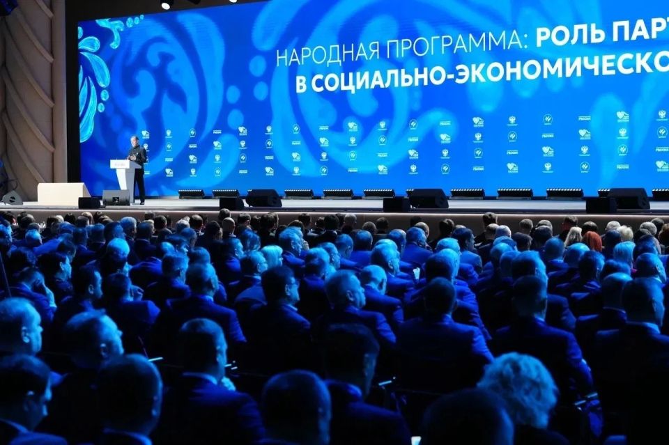 На III Всероссийском муниципальном форуме «МАЛАЯ РОДИНА — СИЛА РОССИИ» в НЦ «Россия» состоялась мастер-лекция Дмитрия Медведева На III Всероссийском муниципальном форуме «МАЛАЯ РОДИНА — СИЛА РОССИИ» в НЦ «Россия» состоялась мастер-лекция Дмитрия Медведева