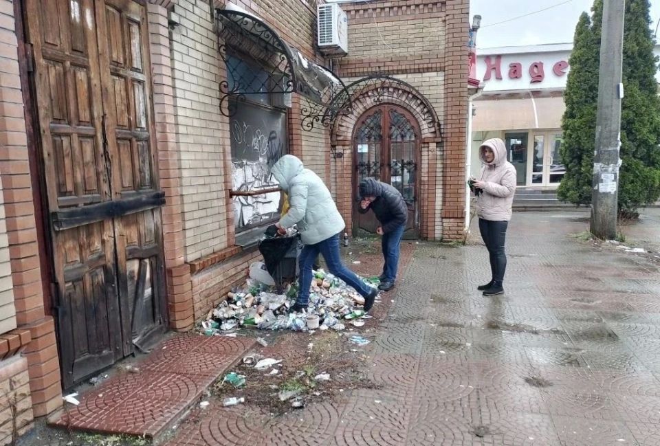 Продолжаются мероприятия по благоустройству территории города Продолжаются мероприятия по благоустройству территории города