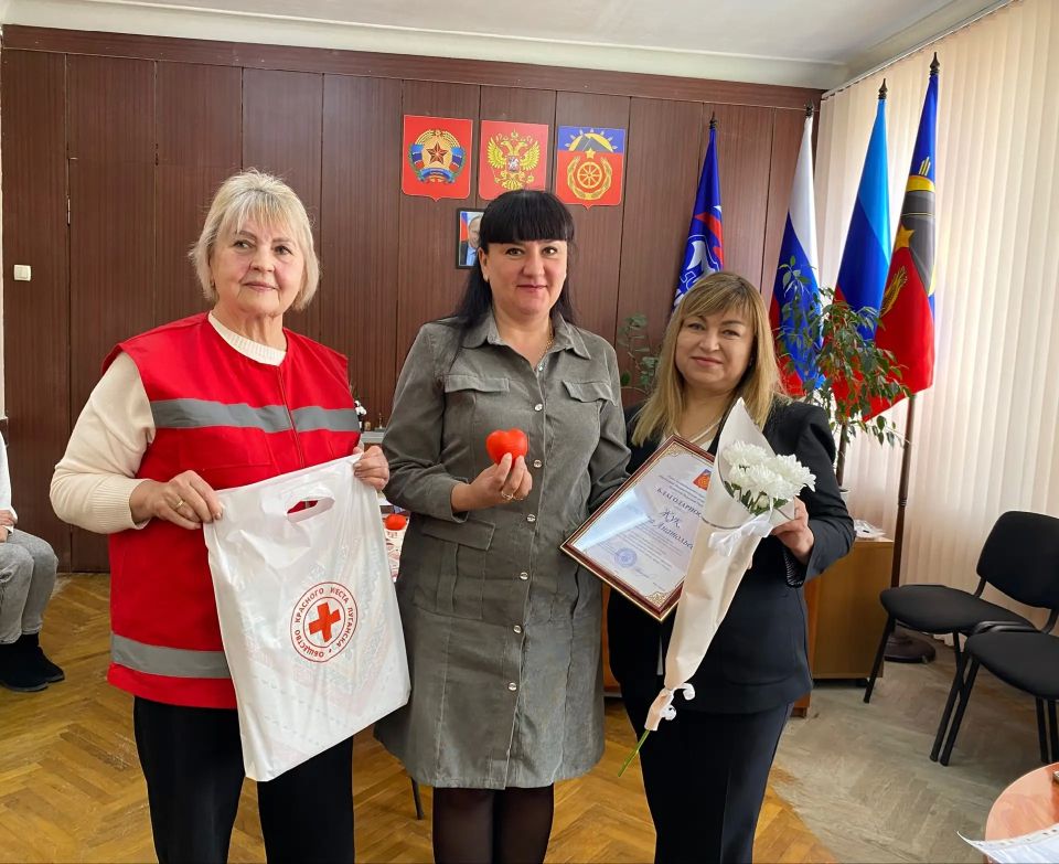 В Совете Антрацитовского муниципального округа чествовали доноров крови — людей, чья ежедневная самоотверженность помогает спасать жизни и дарить надежду тем, кто в ней особенно нуждается В Совете Антрацитовского муниципального округа чествовали доноров крови — людей, чья ежедневная самоотверженность помогает спасать жизни и дарить надежду тем, кто в ней особенно нуждается