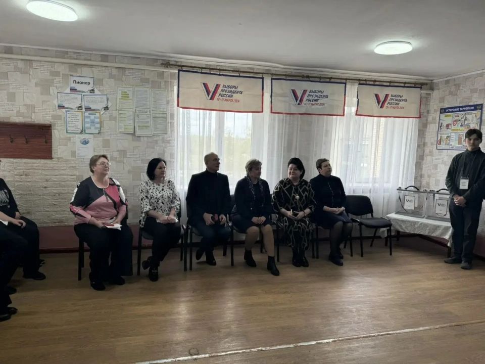 В Красном Луче прошёл Избирательный диктант ко Дню молодого избирателя В Красном Луче прошёл Избирательный диктант ко Дню молодого избирателя