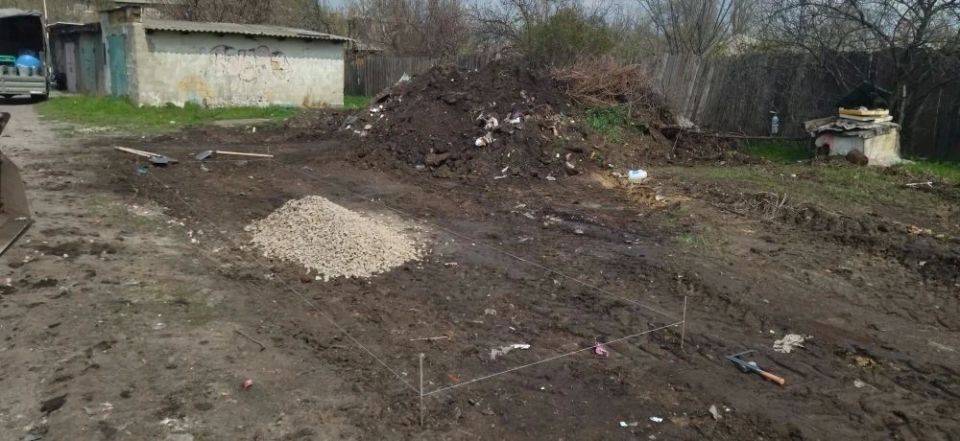 В пгт. Белореченский началось благоустройство мусорных площадок В пгт. Белореченский началось благоустройство мусорных площадок