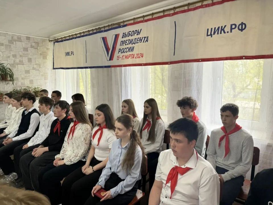 В Красном Луче прошёл Избирательный диктант ко Дню молодого избирателя В Красном Луче прошёл Избирательный диктант ко Дню молодого избирателя