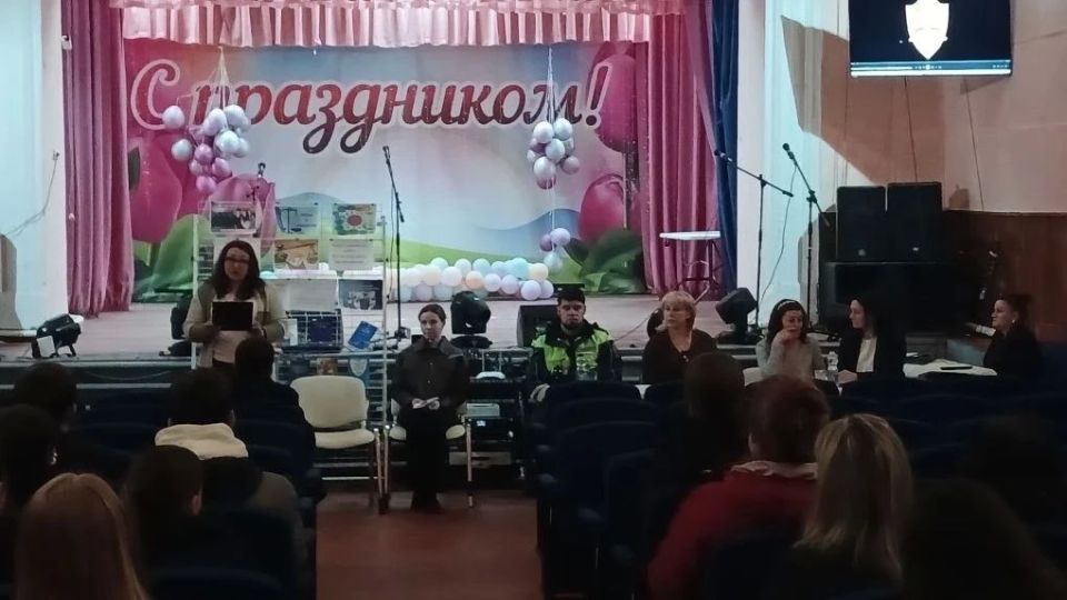 20 апреля 2026 в стенах Белолуцкого Дома культуры царила особая атмосфера — атмосфера совместного поиска ответов на сложные, но столь актуальные для молодого поколения вопросы 20 апреля 2026 в стенах Белолуцкого Дома культуры царила особая атмосфера — атмосфера совместного поиска ответов на сложные, но столь актуальные для молодого поколения вопросы
