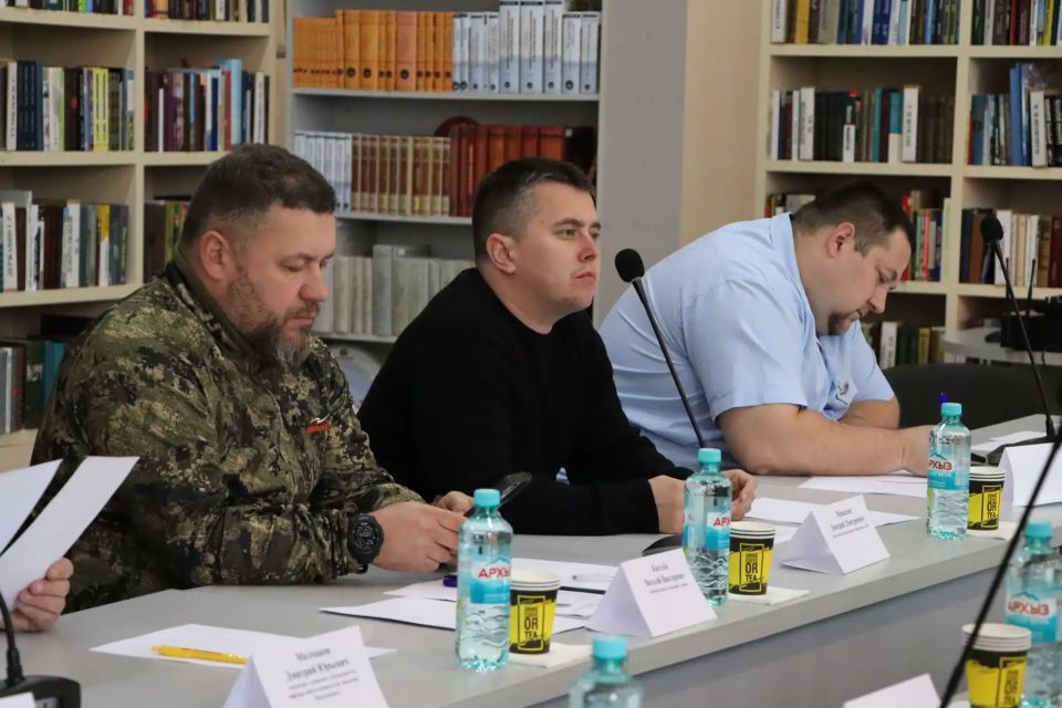 В Луганске прошёл круглый стол, посвящённый 40-летию аварии на Чернобыльской АЭС В Луганске прошёл круглый стол, посвящённый 40-летию аварии на Чернобыльской АЭС