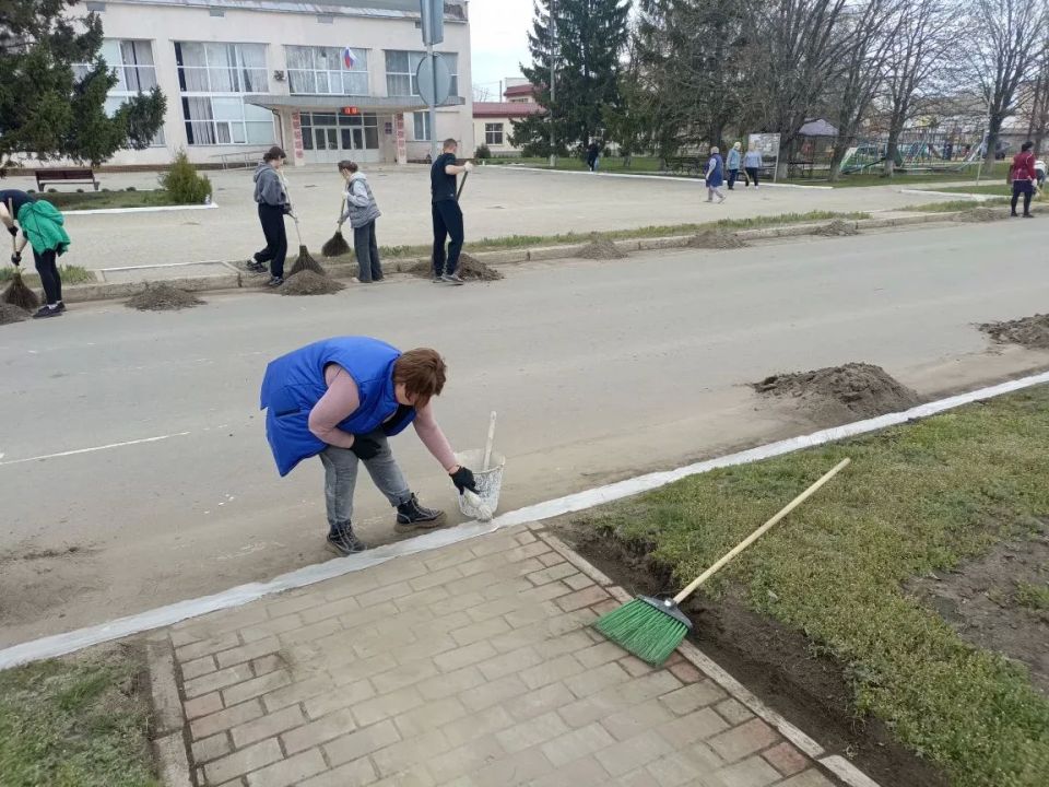 В Троицком муниципальном округе состоялся общемуниципальный субботник В Троицком муниципальном округе состоялся общемуниципальный субботник