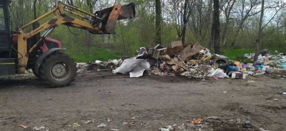 В пгт. Белореченский началось благоустройство мусорных площадок В пгт. Белореченский началось благоустройство мусорных площадок