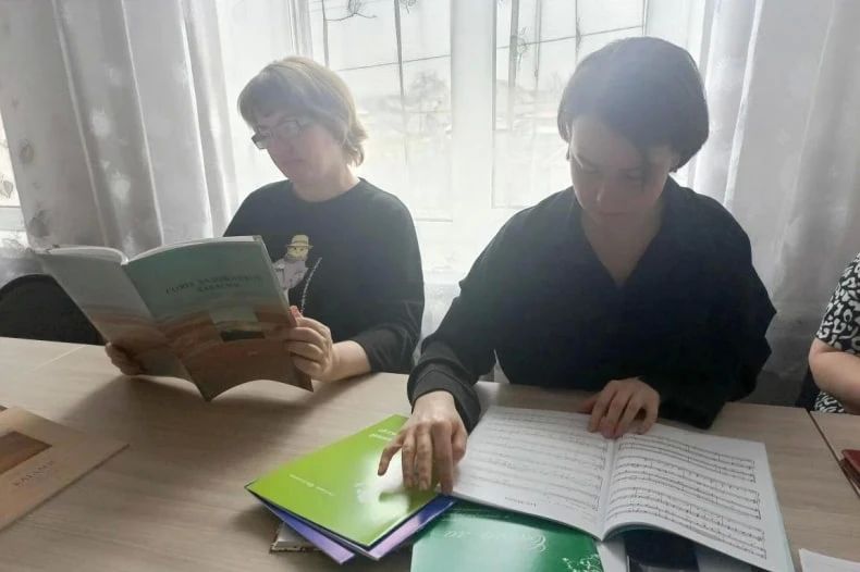Минкульт Хакасии направил посылку для детской школы искусств ЛНР Минкульт Хакасии направил посылку для детской школы искусств ЛНР