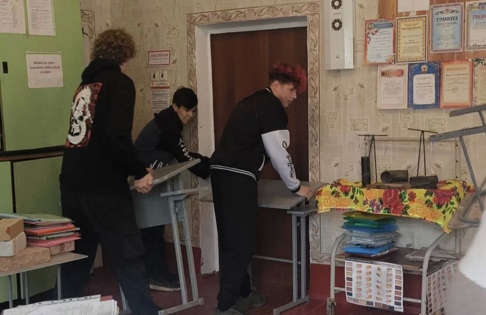 В Лутугинском колледже прошли всероссийские антитеррористические учения В Лутугинском колледже прошли всероссийские антитеррористические учения
