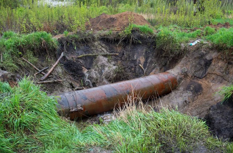 Порыв на магистральном водоводе оставил без воды 14 тысяч абонентов Порыв на магистральном водоводе оставил без воды 14 тысяч абонентов
