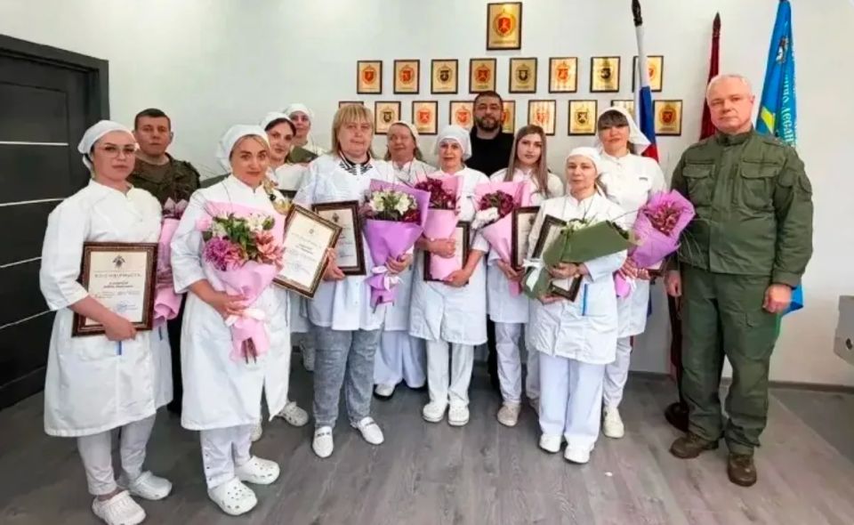 Офицеры Следственного комитета России посетили Луганскую Народную Республику в целях оказания гуманитарной помощи Офицеры Следственного комитета России посетили Луганскую Народную Республику в целях оказания гуманитарной помощи