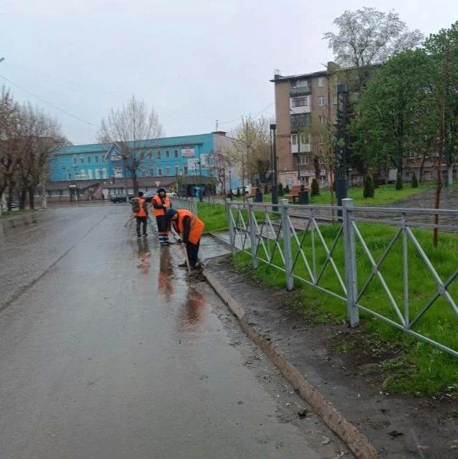 Коммунальными службами проведены работы на территории города Коммунальными службами проведены работы на территории города
