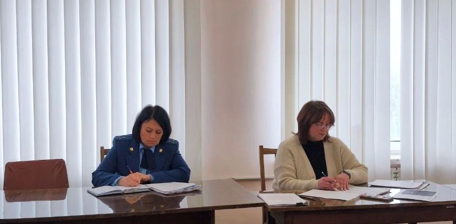 В Кировске состоялось очередное заседание комиссии по делам несовершеннолетних В Кировске состоялось очередное заседание комиссии по делам несовершеннолетних