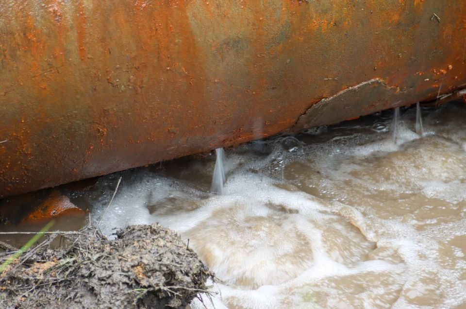 Порыв на магистральном водоводе оставил без воды 14 тысяч абонентов Порыв на магистральном водоводе оставил без воды 14 тысяч абонентов
