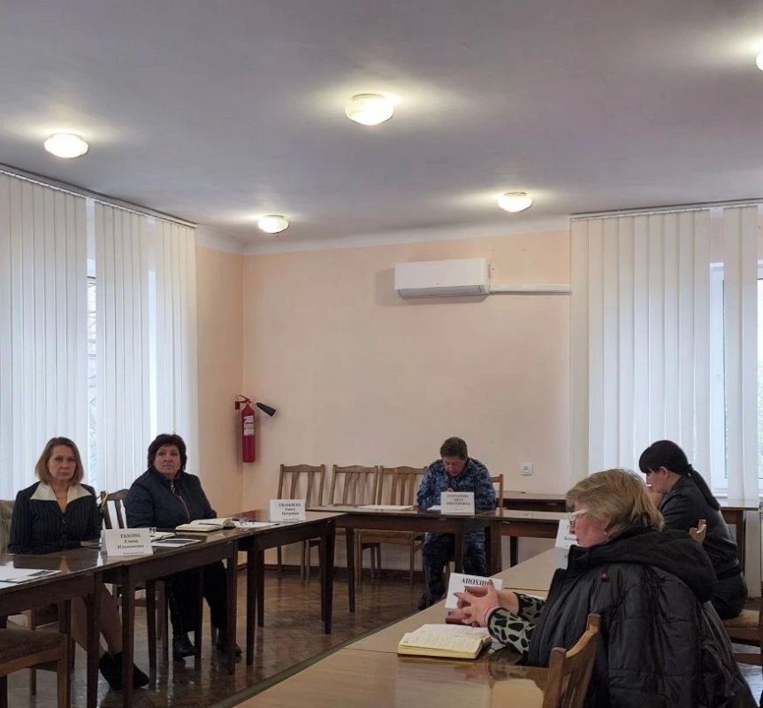 В Кировске состоялось очередное заседание комиссии по делам несовершеннолетних В Кировске состоялось очередное заседание комиссии по делам несовершеннолетних