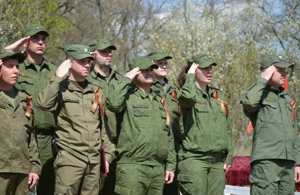 Останки 50 красноармейцев, павших в годы Великой Отечественной войны, захоронили в ЛНР Останки 50 красноармейцев, павших в годы Великой Отечественной войны, захоронили в ЛНР