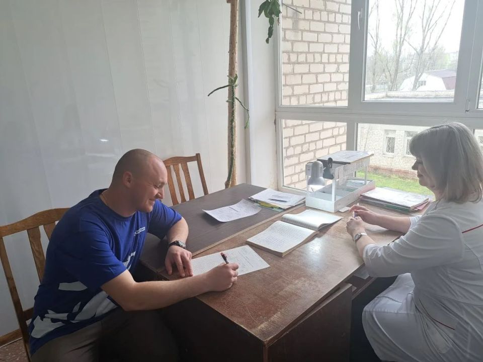 В Свердловске единороссы сдали кровь «Zа наших» В Свердловске единороссы сдали кровь «Zа наших»