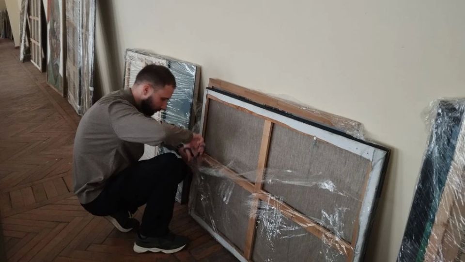 Прямо сейчас в нашем музее творится искусство! Прямо сейчас в нашем музее творится искусство!