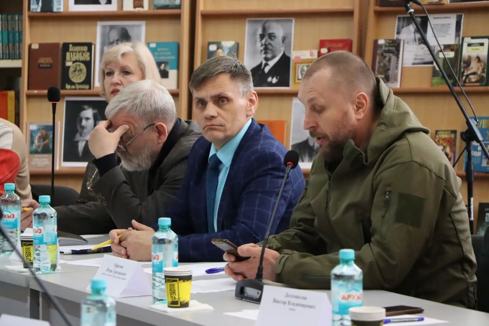 В Луганске прошёл круглый стол, посвящённый 40-летию аварии на Чернобыльской АЭС В Луганске прошёл круглый стол, посвящённый 40-летию аварии на Чернобыльской АЭС