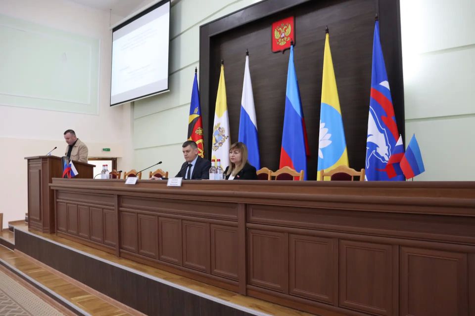 В Администрации Антрацитовского муниципального округа состоялось расширенное аппаратное совещание В Администрации Антрацитовского муниципального округа состоялось расширенное аппаратное совещание