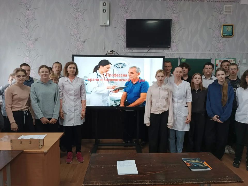 Школьникам Фрунзенской школы рассказали о профессии врача и программах “Земский врач” и “Земский фельдшер” Школьникам Фрунзенской школы рассказали о профессии врача и программах “Земский врач” и “Земский фельдшер”