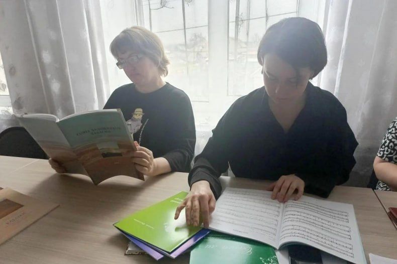 Минкульт Хакасии направил посылку для детской школы искусств ЛНР Минкульт Хакасии направил посылку для детской школы искусств ЛНР