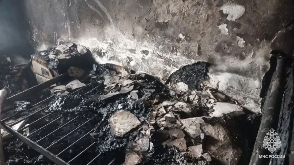 В Первомайске телефон, оставленный на зарядке, едва не спалил многоэтажку В Первомайске телефон, оставленный на зарядке, едва не спалил многоэтажку