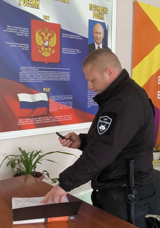 В Лутугинском колледже прошли всероссийские антитеррористические учения В Лутугинском колледже прошли всероссийские антитеррористические учения