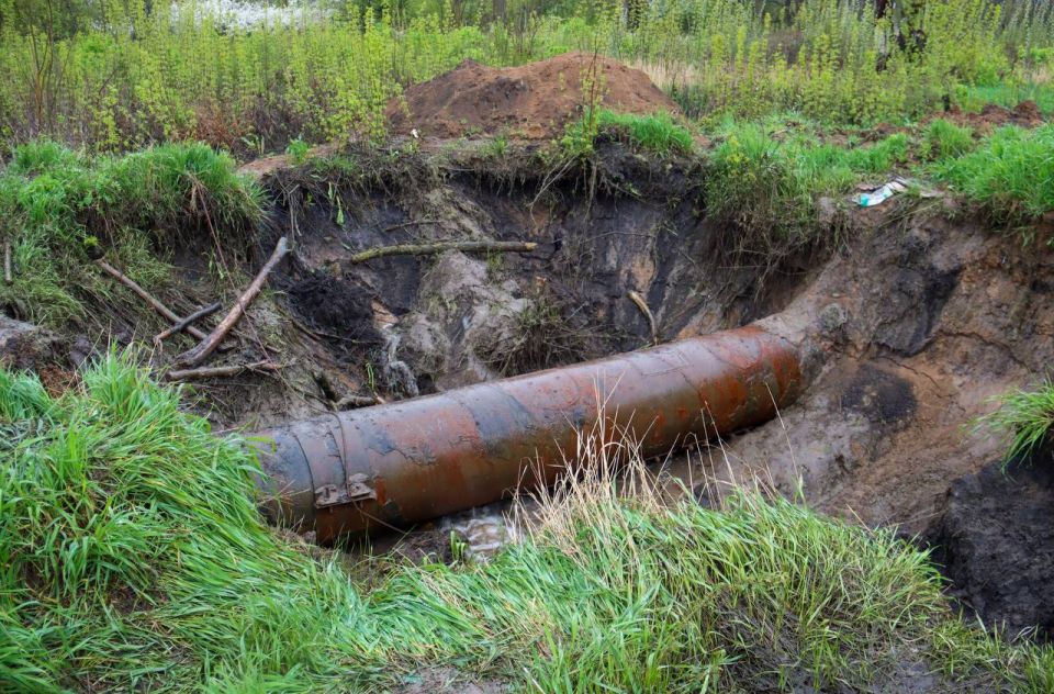 Порыв на магистральном водоводе оставил без воды 14 тысяч абонентов Порыв на магистральном водоводе оставил без воды 14 тысяч абонентов